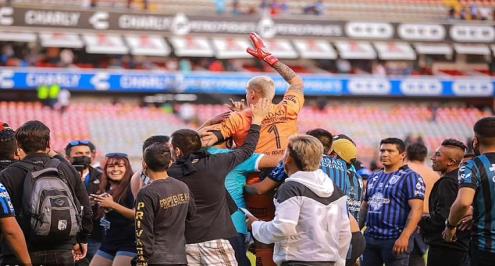 حرب شوارع.. ضحايا وقتلى في أحداث مباراة بالدوري المكسيكي